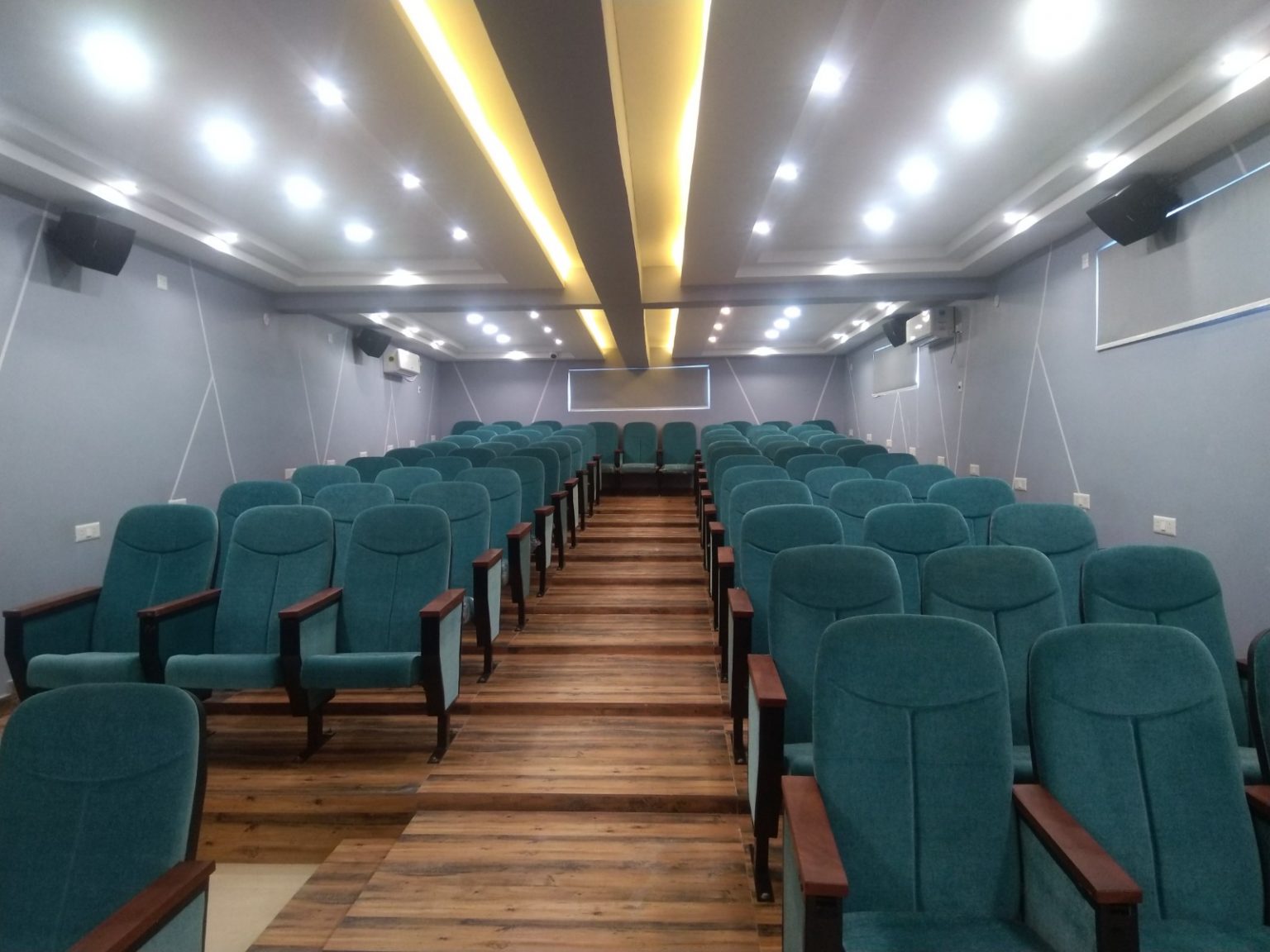 75-seater smart AV room with Bluetooth audio and multiple mics